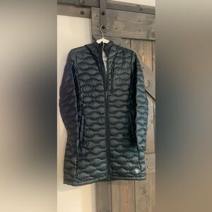 Dark jade green color